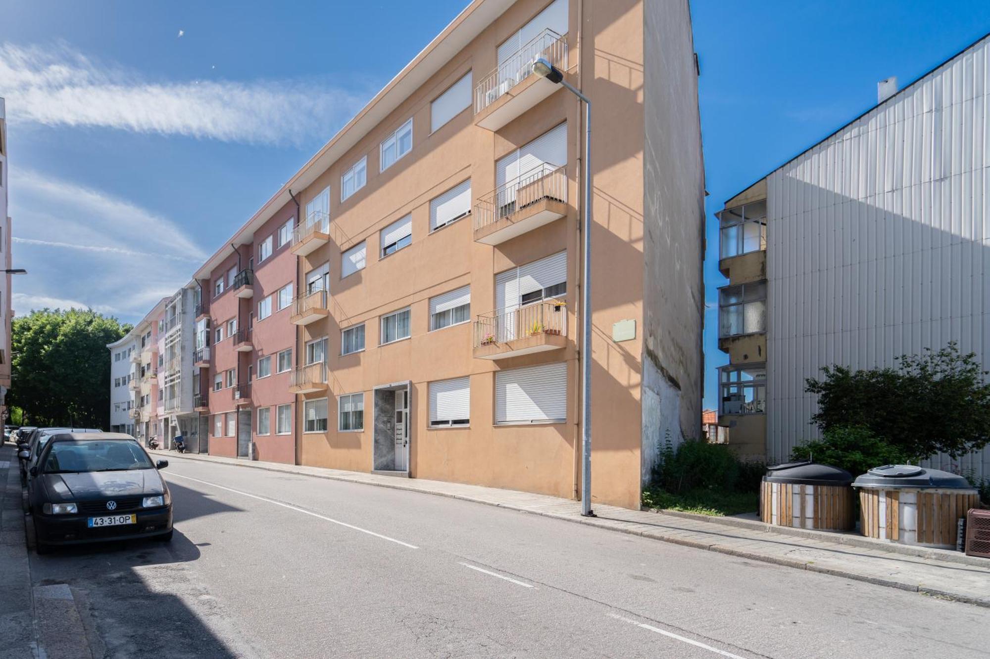 Host Wise - Spacious Vintage Flat - Small Balcony Appartement